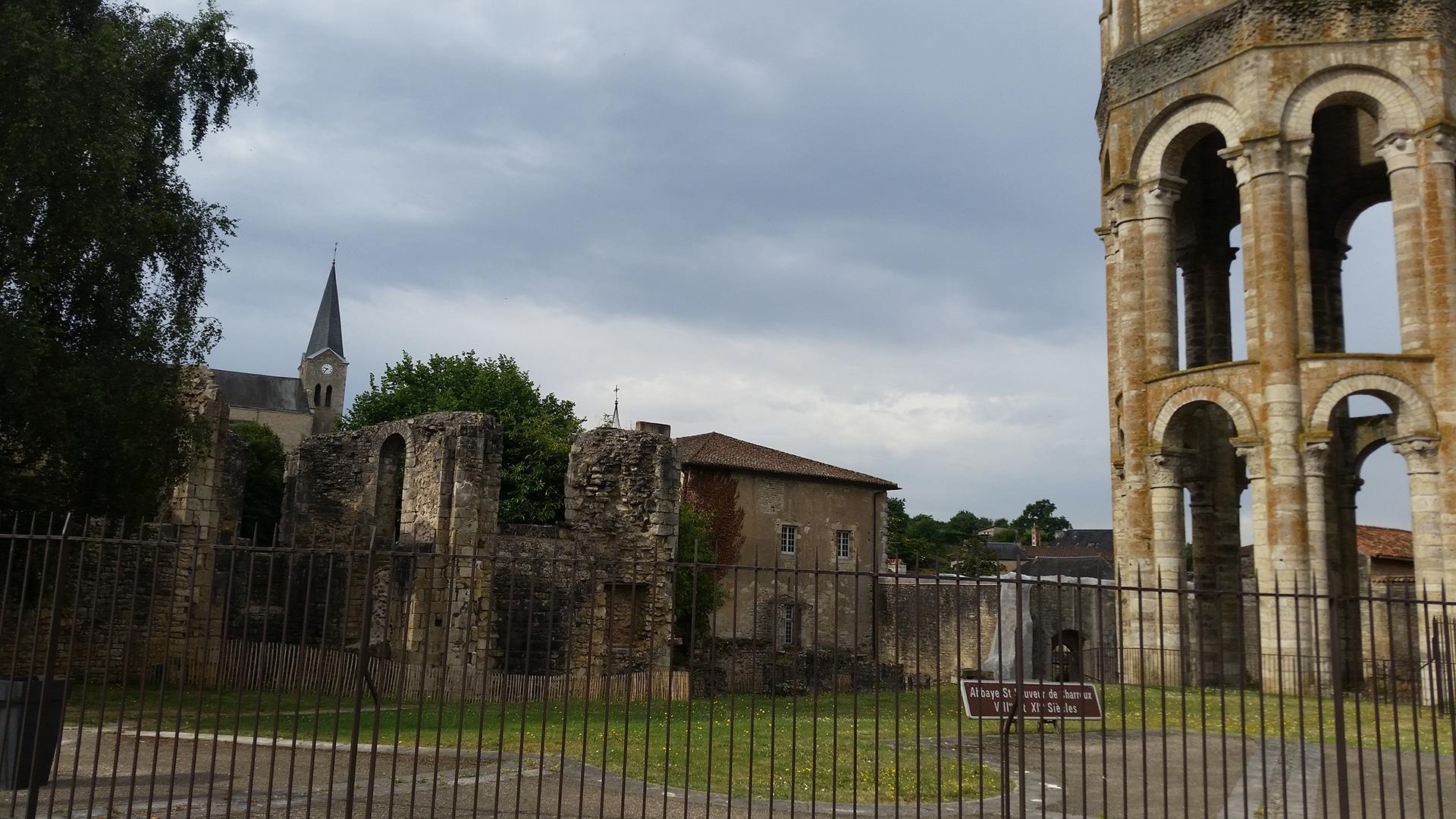 Vestiges de l'Abbaye de Charroux (86)